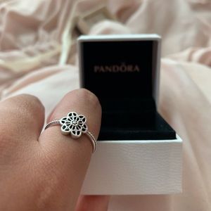 PANDORA Floral Daisy Lace Ring *NEW*